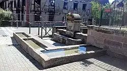 Fontaine rue principale.