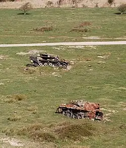 Des carcasses de Chieftains servant de cibles au polygone de tir de Lulworth Ranges.