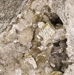 Weloganite - Carrière Francon, Québec, Canada - (6x4.5 XX2.5&nbsp;cm)