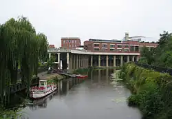 Canal Karl-Heine avec la Stelzenhaus.