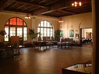 Côté ouest du hall d'entrée