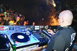 Description de cette image, également commentée ci-après