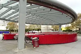 Entrée sud de la station.