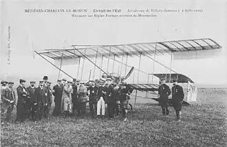 Charles Terres Weymann sur son biplan au terrain de Villers-Semeuse.