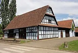 Salle polyvalente, ancienne grange déplacée (XIXe).