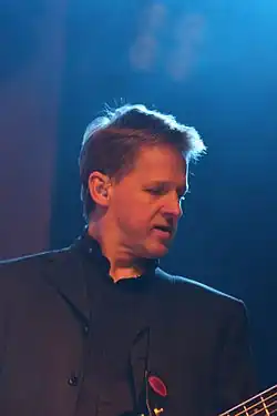 Description de l'image Wiesbaden Stadtfest 2013 Mike+The Mechanics Anthony Drennan.JPG.