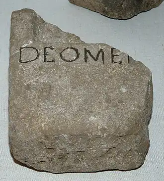 Morceau de pierre gravé DEO MER.