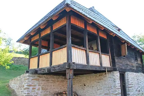 Détail du doksat (galerie-terrasse).