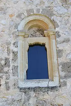 Détail d'une fenêtre du transept.