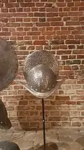 Un morion exposé au musée de la porte de Hal.