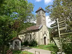 L'église de la Nativité-de-la-Sainte-Vierge.
