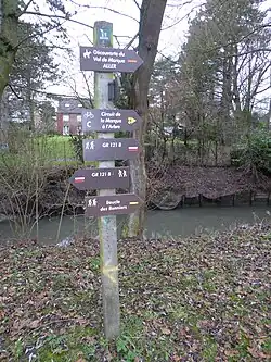 Le GR121B dans la base des 6 Bonniers de Willems.