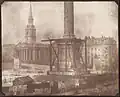 Henry Fox TalbotLa colonne Nelson en construction. Trafalgar Square, Londres, v. 1843. Tirage sur papier salé à partir d'un négatif calotype