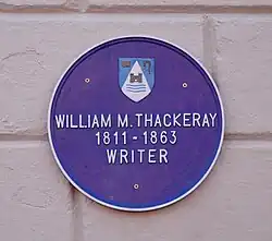 William M. Thackeray, plaque sur le mur de Lismore House Hotel, Main Street.