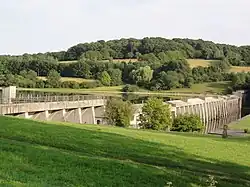 Bocage, forêt et barrage sur l'Helpe majeure, Val Joly.