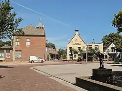 Winsum, carrefour : Hoofdstraat Winsum - Regnerus Praedinusstraat.