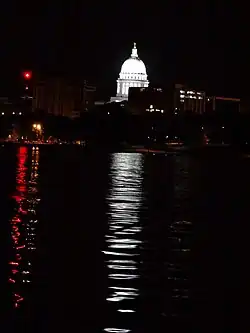 Capitole depuis le lac Mendota
