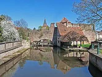 Enceinte au-dessus du canal de la Lauter.