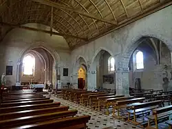 L'intérieur de l'église Saint-Denis.