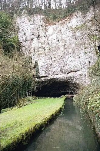 Vue de la source de l'Axe à sa sortie de Wookey Hole.