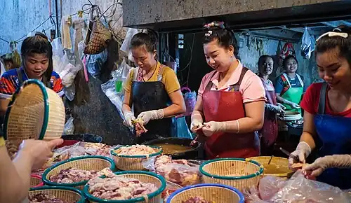 Travailleuses au marché de Khlong Toei