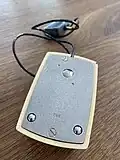 Vue du dessous de la souris du Xerox Alto.
