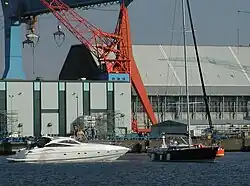 Le voilier Bellatrix et le mini-yacht Sirius A stocké à l'intérieur du Grand Bleu.