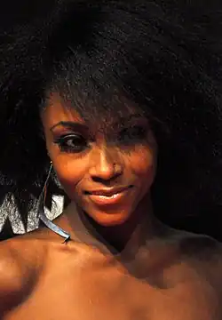 Yaya DaCosta interprète Nicole Slater