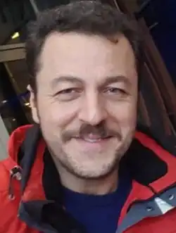 Yetkin Dikinciler interprète İshak Ağa