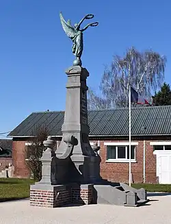 Le monument aux morts.