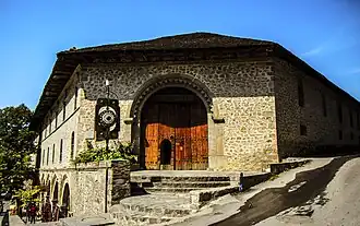 Le caravansérail du haut à Chaki. Construction du XVIIIe siècle. Photo septembre 2018.