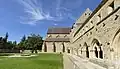 L'abbatiale, et le dortoir à l'étage au-dessus de la salle capitulaire.