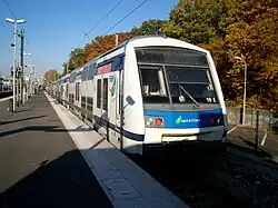 Une rame Z 22500 vide à Émerainville - Pontault-Combault, en attente d'une mission pour Haussmann - Saint-Lazare.