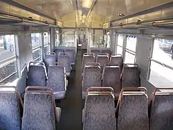 Intérieur d'une rame rénovée en gare de Corbeil-Essonnes en 2011.