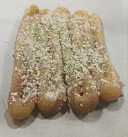 Zlabia de Boufarik accompagnée de halva