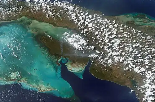 Péninsule de Zapata, Ensenada de la Broa&nbsp;(en) (bleu-jaune clair), golfe de Batabanó (bleu turquoise), baie de Cazones&nbsp;(en), baie des Cochons