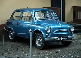 La voiture de Jack Wade, une ZAZ 965 A, conduite par Bond.