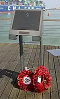 Plaque commémorative en anglais dans le port de Zeebruges
