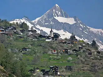 Zeneggen, devant le Bietschhorn.