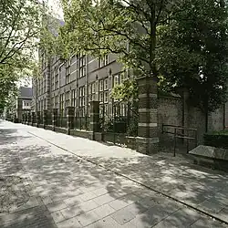 Description de cette image, également commentée ci-après