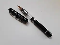 Stylo-pinceau chinois avec réservoir rechargeable.