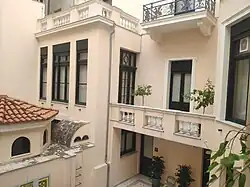 Cour intérieure du palais restauré depuis l'est.