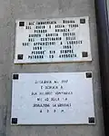 Plaques de la grotte.