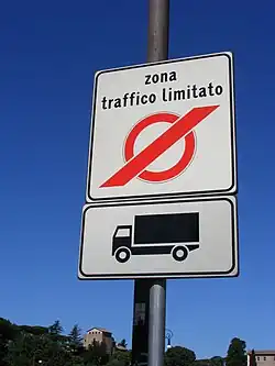 Signal de fin de ZTL, camions et camionettes, Rome.
