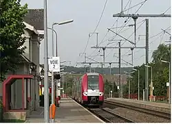 Voies, quais et train.