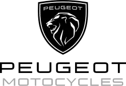 Tête de lion stylisé vu de profil. En dessous est inscrit en majuscule « Peugeot » et « Motocycles ».