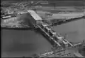 Le barrage et la centrale hydroélectrique en construction en 1954.