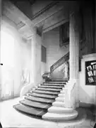 Escalier d'accès au foyer.