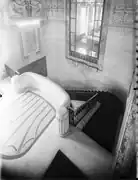 Un palier de l'escalier d'accès au foyer.