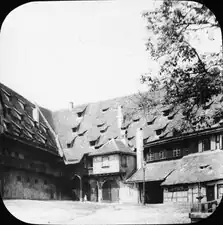 Photographie de la cour de 1901